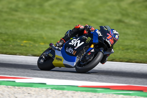 ¡Absurdo! A Jorge Martín le quitan la victoria de Moto2 por pisar el verde y Marco Bezzecchi debuta como ganador