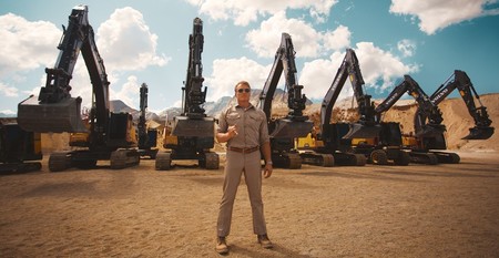 Dolph Lundgren lleva al límite el sistema hidráulico de las excavadoras Volvo en un vídeo insuperable
