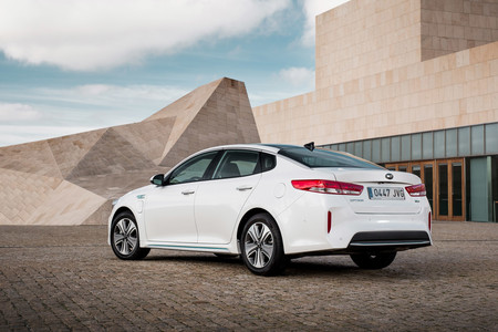 Kia Optima Wagon e Híbrido Enchufable, toma de contacto