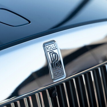 La ironía del lujo: Rolls-Royce no encuentra quién dibuje una línea recta y pone en jaque su seña de identidad