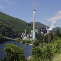 O Chernobyl asturiano: a vila abandonada localizada ao lado de uma antiga central termoelétrica que abriga um cinema, uma escola, um clube social e até mesmo uma clínica médica