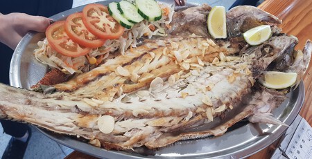 Pescado A La Espalda Con Ajos C Los Caracolitos