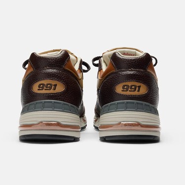 Parecen de diseño italiano, pero con espíritu británico: las nuevas zapatillas de New Balance en color chocolate te harán sentir como todo un magnate