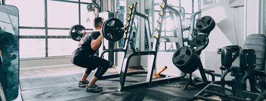 Por qué las rodillas deben sobrepasar la punta de los pies cuando hacemos sentadillas profundas