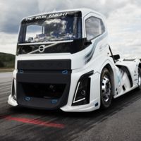 Este es The Iron Knight, el camión que ensombrece al Bugatti Chiron con sus récords de velocidad