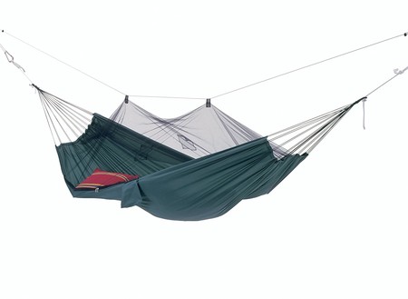 Hoy lunes apetece una siesta en la hamaca antimosquitos Amazonas AZ-1030200. Cuesta 34,22 euros en Amazon