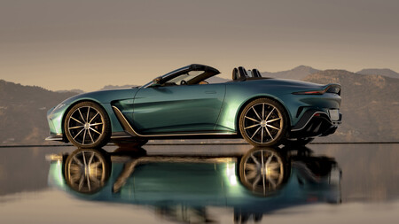 Aston Martin V12 Roadster 2