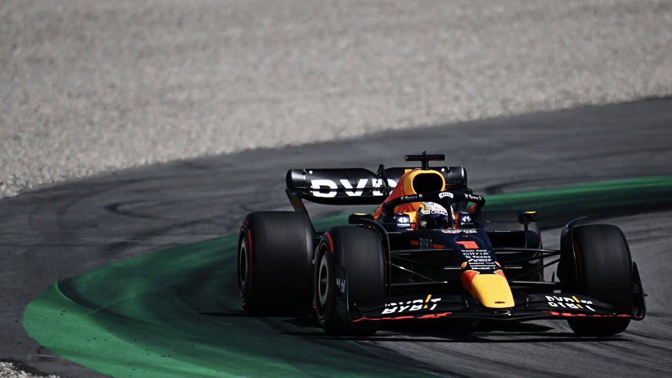 Max Verstappen puede con todo: aprovecha otra debacle de Ferrari para ganar en Barcelona y liderar la Fórmula 1