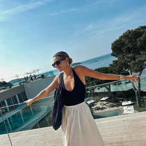Sfera rebaja el bolso trenzado que llevaremos 24/7 este verano con vestidos boho y sandalias planas