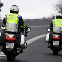 Los motoristas de la Guardia Civil se plantan: denuncian que les obligan a salir en moto incluso cuando preferirían patrullar en coche 