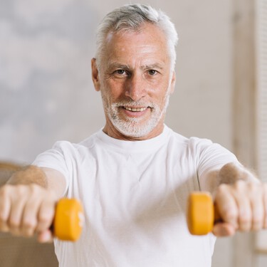 ¿Y si la fuerza de tus manos te dijera cuántos años vas a vivir? La fuerza de agarre es un indicador fácil y rápido sobre la longevidad 