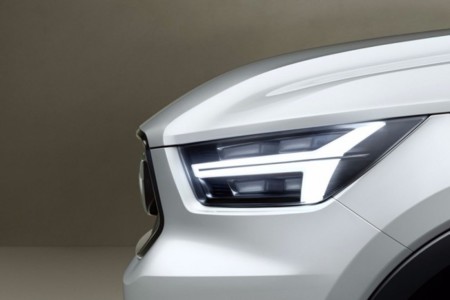 Volvo abre el camino para la llegada de los nuevos V40 y XC40 con un teaser