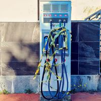 Quieren que compremos coches eléctricos, pero no hay infraestructura: en España hay zonas sin un solo cargador rápido