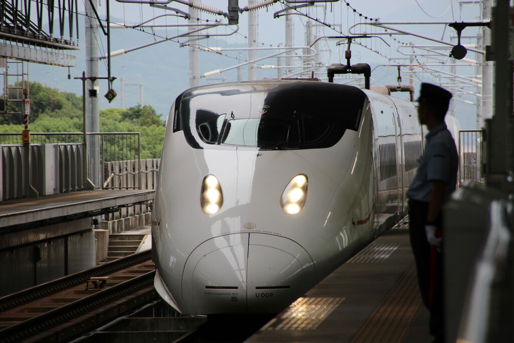 El Shinkansen japonés fue tren más rápido del mundo hasta que lo derrotó China. El motivo: el "efecto pistón"