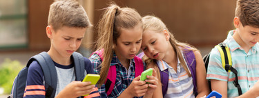 WhatsApp sube la edad mínima de uso de 13 a 16 años, pero la responsabilidad sigue siendo de los padres: qué dicen los expertos