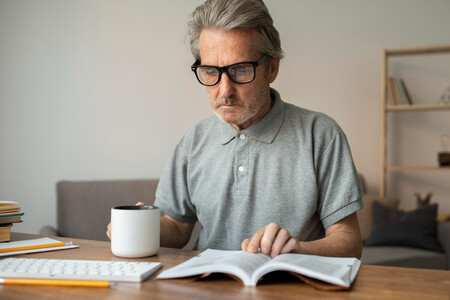 Pesona Mayor Leyendo