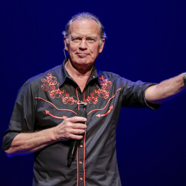 Cómo la sociedad ha forzado la última portada de revista de Bertín Osborne transformándole de sex symbol a villano del cuento