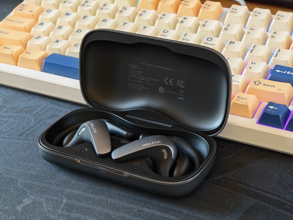 He probado unos auriculares que traducen en tiempo real: funcionan sorprendentemente bien… hasta que falla Internet