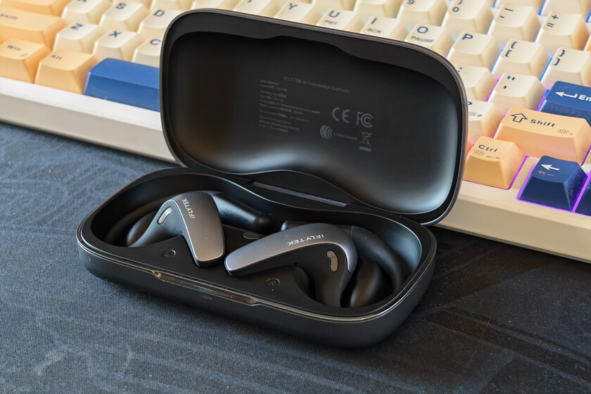 He probado unos auriculares que traducen en tiempo real: funcionan sorprendentemente bien… hasta que falla Internet
