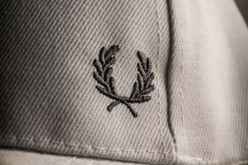 El Corte Inglés arrasa con sus rebajas en zapatillas Fred Perry al 70% de descuento en su outlet