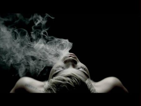 ¡Rihanna ya tiene videoclip para 'You da one'! Y nos hemos quedado igual...