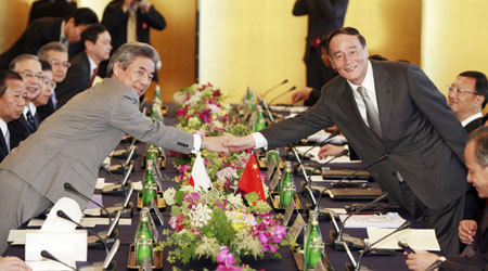 China y Japón abordan crisis mundial
