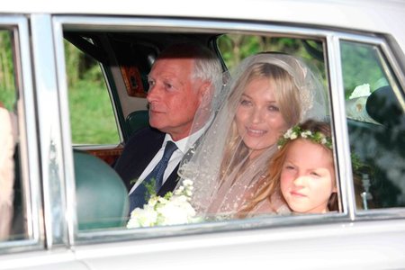Día de bodorrios: Kate Moss también se nos viste de novia