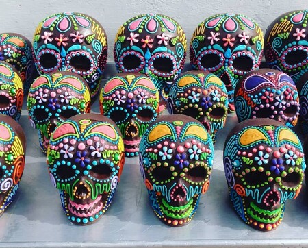 Calaveritas de chocolate para la ofrenda del Día de Muertos. Receta fácil