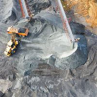 México está usando 3,400 millones de dólares para volar montañas enteras y buscar toneladas del metal brillante 