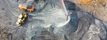 México está usando 3,400 millones de dólares para volar montañas enteras y buscar toneladas del metal brillante 