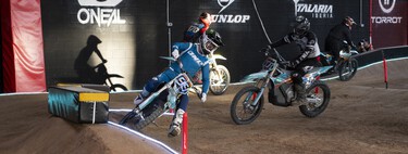 Hemos probado el motocross indoor de Motocrossity: el primer circuito para probar el motocross indoor a mesa puesta