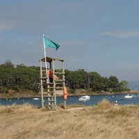 El alquiler ha subido tanto en Galicia que sus playas tienen problemas para contratar algo fundamental: socorristas