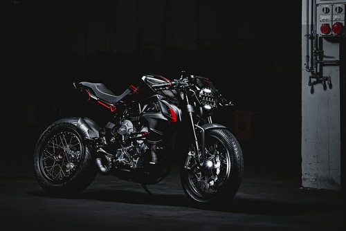¡Luces fuera! A esta MV Agusta Brutale Dragster Blackout le gusta la noche