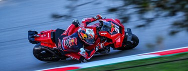 Pedro Acosta vino a MotoGP para batir a Marc Márquez y ya le ha quitado un título: el de caídas en una temporada