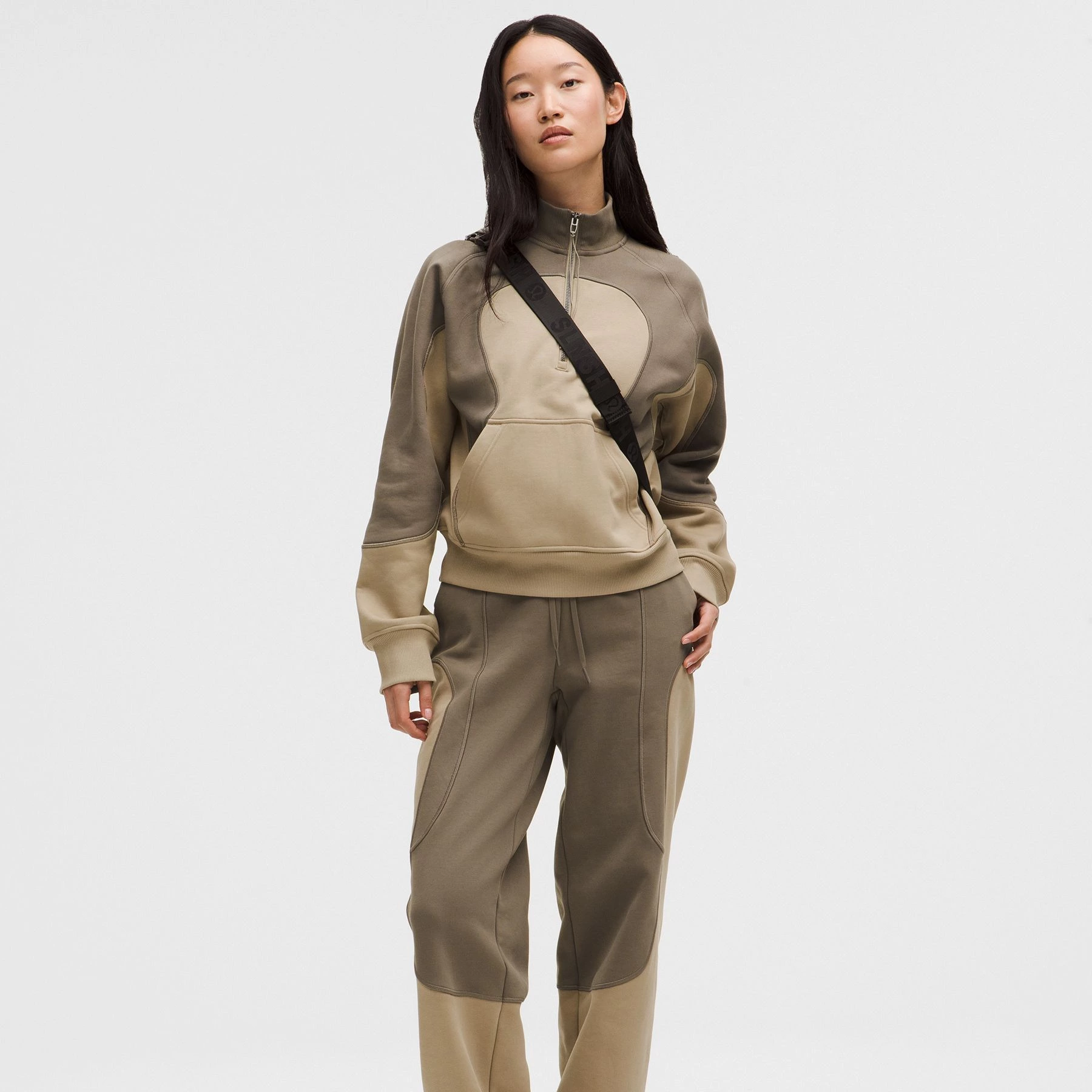 Sudadera de felpa de algodón de corte holgado y media cremallera
Colección SLNSH