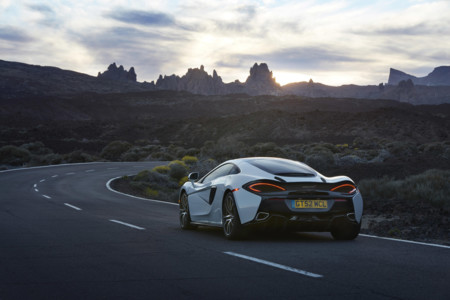 El McLaren 570GT pasea por Tenerife en estas 24 espectaculares imágenes