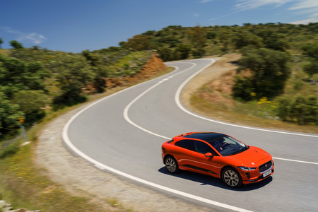 Jaguar I-PACE rojo delantera derecha