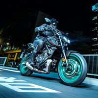 Una Yamaha MT-07 que cambia de marcha por botones, y automática. El adiós al embrague y a la palanca está al caer