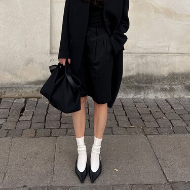 Zara vende unos zapatos negros de piel que combinan con todo el armario de primavera, son súper cómodos y muy fáciles de llevar