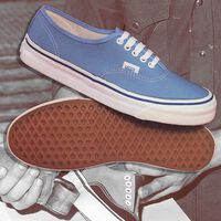 Vans aplica un 65% de descuento en sus zapatillas más icónicas: cuestan 26 euros 