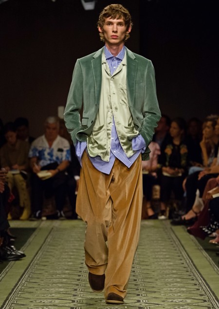 Este otoño saldrás en pijama a la calle. Palabra de Burberry
