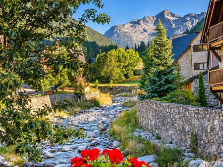 Viajes Escapadas Pueblos Encantadores Espana Montana Naturaleza Aguas Termales Suiza