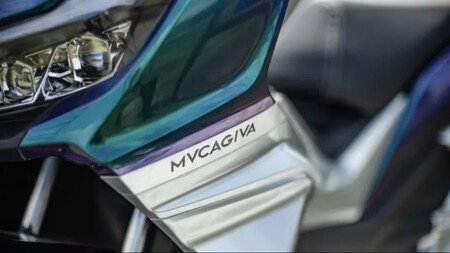 China Mvcagiva Qjmotor 150 Adv Crazy Weekend Roller Scooter 169gallery 63673eb 2013898