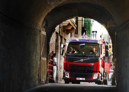 Espectacular encierro de un camión Volvo FL en Ciudad Rodrigo