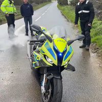 La madre de todas las multas va para este motero por jugar a la picaresca con la policía. Se podría comprar una Honda CBR 