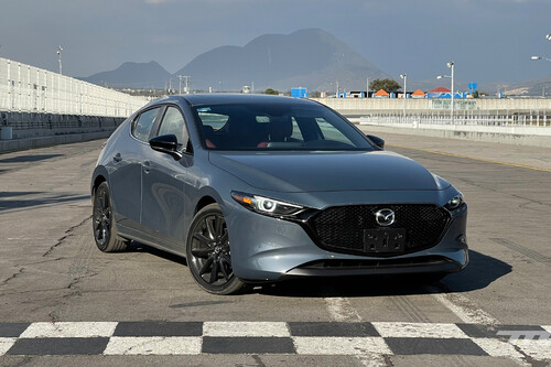 Mazda 3 turbo, ahora en pista: un hatchback rápido, que prefiere el confort antes que las hot-laps