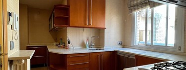 Era una cocina triste y feucha de los 90 y así ha quedado después de esta increíble reforma: ahora tiene mucho más almacenamiento e incluso un espacio para comer 