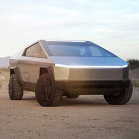 El diseñador jefe de Tesla ha llevado la primera Cybertruck negro mate a una concentración: las redes se están riendo de sus acabados