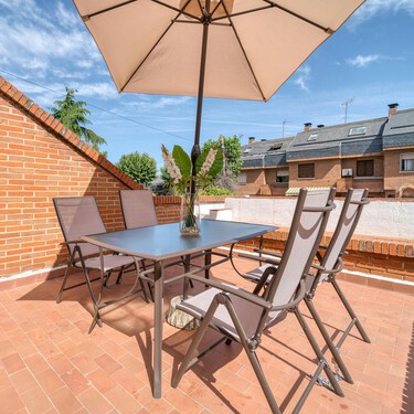 Lidl lanza las luces solares más originales y prácticas para el balcón o la terraza: se encienden solas y se colocan en la barandilla