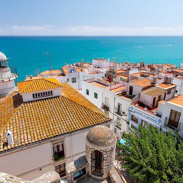 La villa pesquera y papal congelada en la Edad Media, el mejor lugar para comer exquisito, ver el eclipse solar y disfrutar de la calma mediterránea